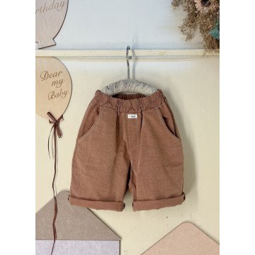 焦糖棕色的兒童休閒短褲