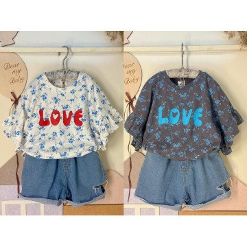 復古甜美的滿版碎花荷葉袖「LOVE」