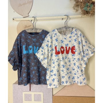 復古甜美的滿版碎花荷葉袖「LOVE」